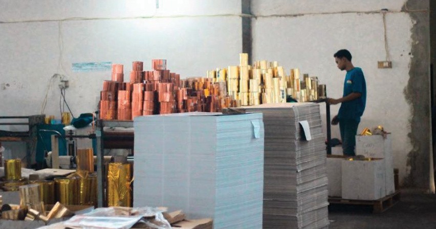 Proses Rewinding Foil CV Pelangi UV