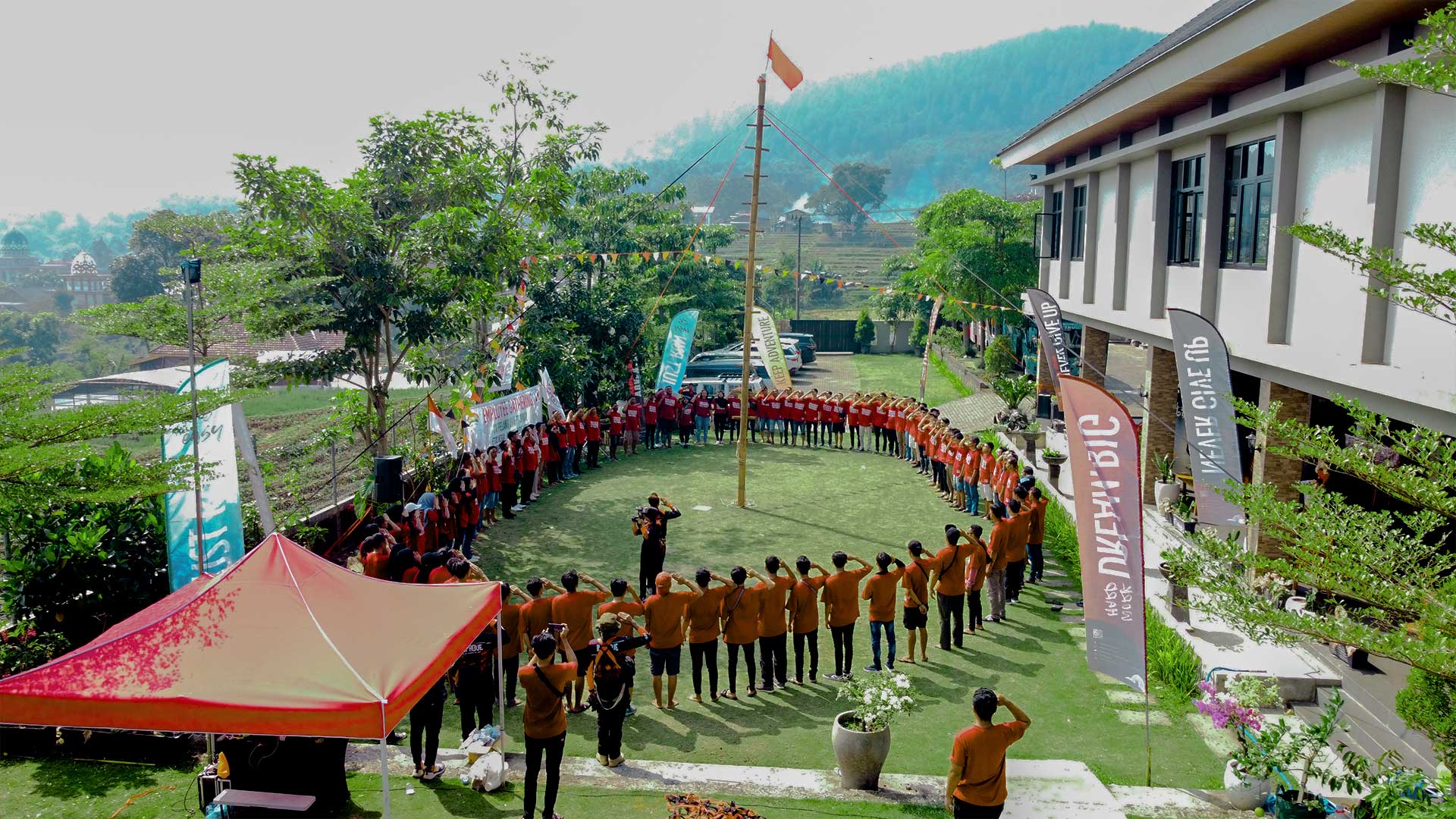 Latar Belakang Galeri Momen & Kebersamaan Tim CV Pelangi UV